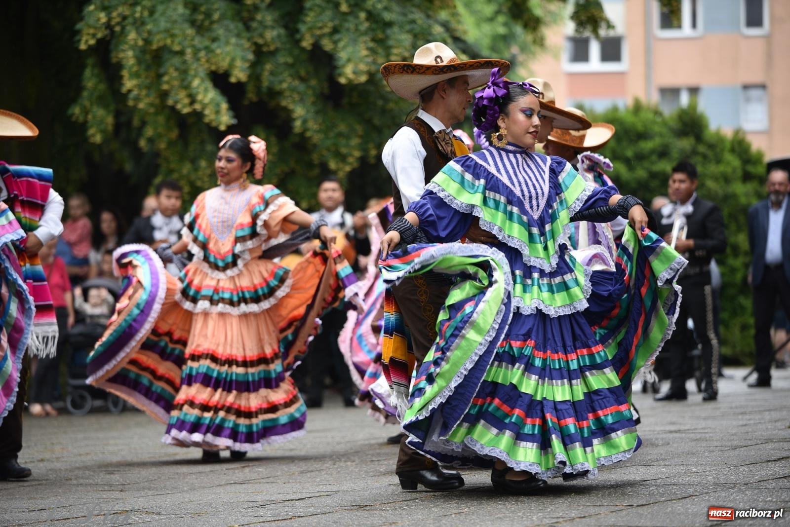 Zdjęcie w galerii na portalu naszraciborz.pl: W okrąglaku jak w Meksyku. Potomkowie Azteków w parafii NSPJ [FOTO i WIDEO] wiadomości z regionu