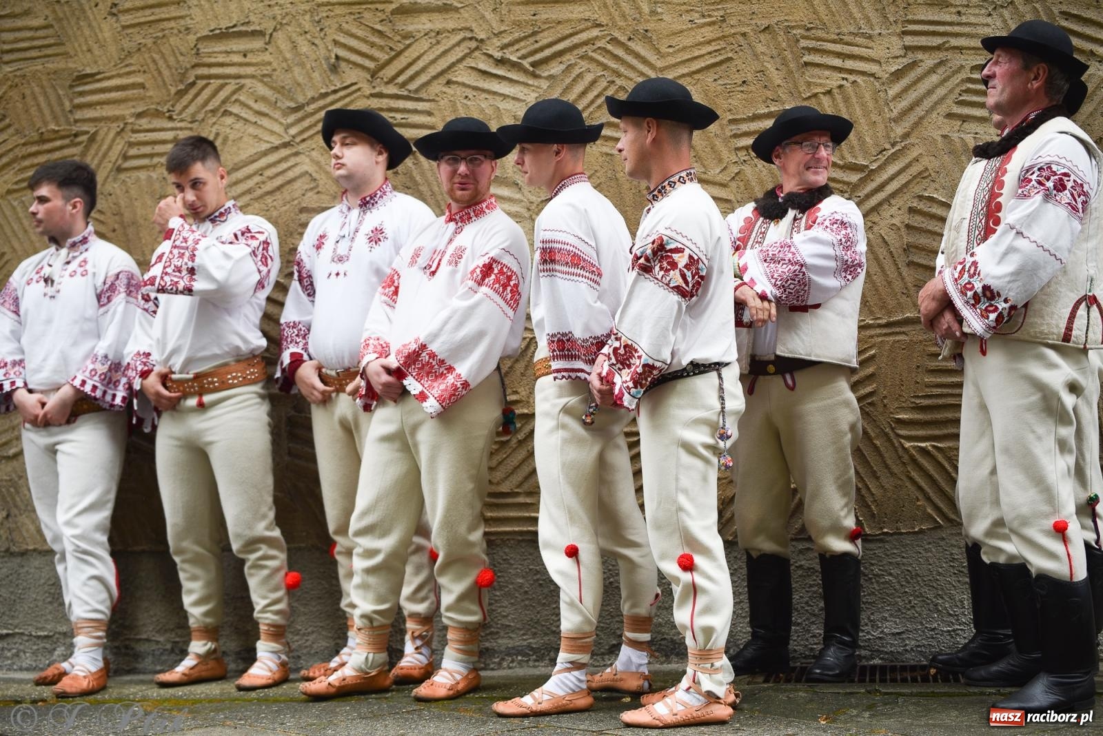 Zdjęcie w galerii na portalu naszraciborz.pl: W okrąglaku jak w Meksyku. Potomkowie Azteków w parafii NSPJ [FOTO i WIDEO] wiadomości z regionu