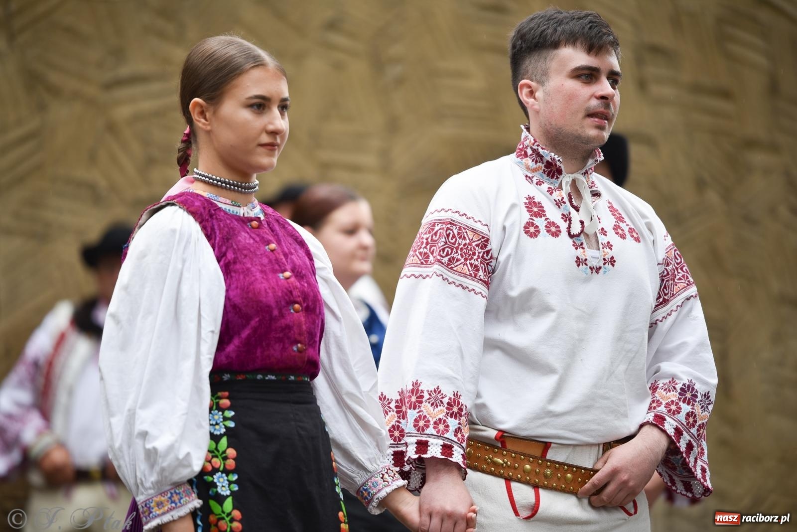 Zdjęcie w galerii na portalu naszraciborz.pl: W okrąglaku jak w Meksyku. Potomkowie Azteków w parafii NSPJ [FOTO i WIDEO] wiadomości z regionu