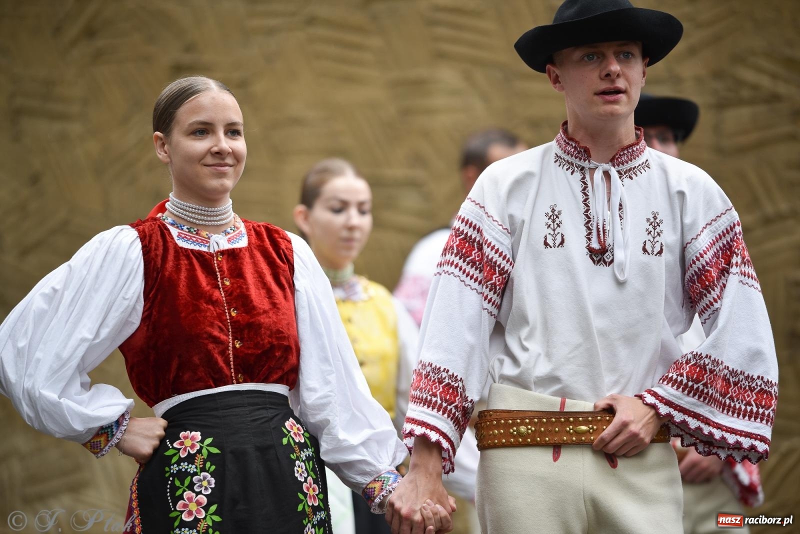 Zdjęcie w galerii na portalu naszraciborz.pl: W okrąglaku jak w Meksyku. Potomkowie Azteków w parafii NSPJ [FOTO i WIDEO] wiadomości z regionu