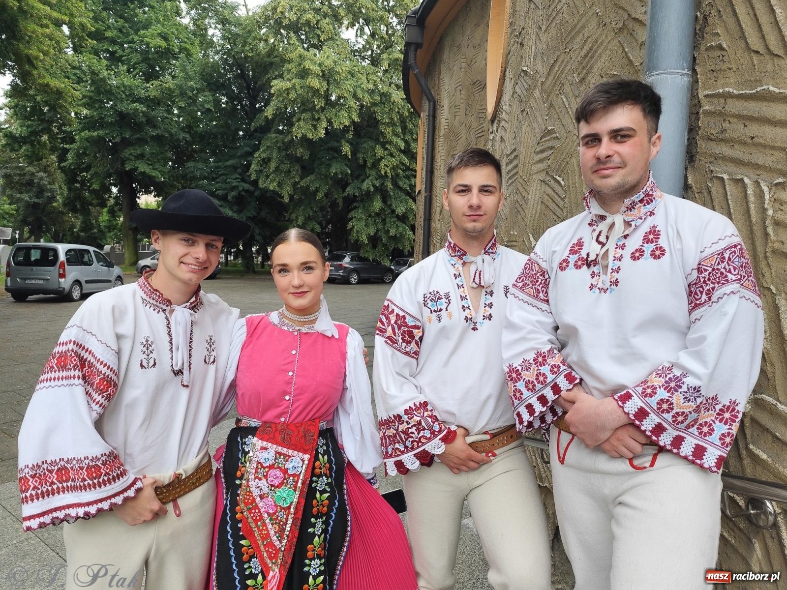 Zdjęcie w galerii na portalu naszraciborz.pl: W okrąglaku jak w Meksyku. Potomkowie Azteków w parafii NSPJ [FOTO i WIDEO] wiadomości z regionu
