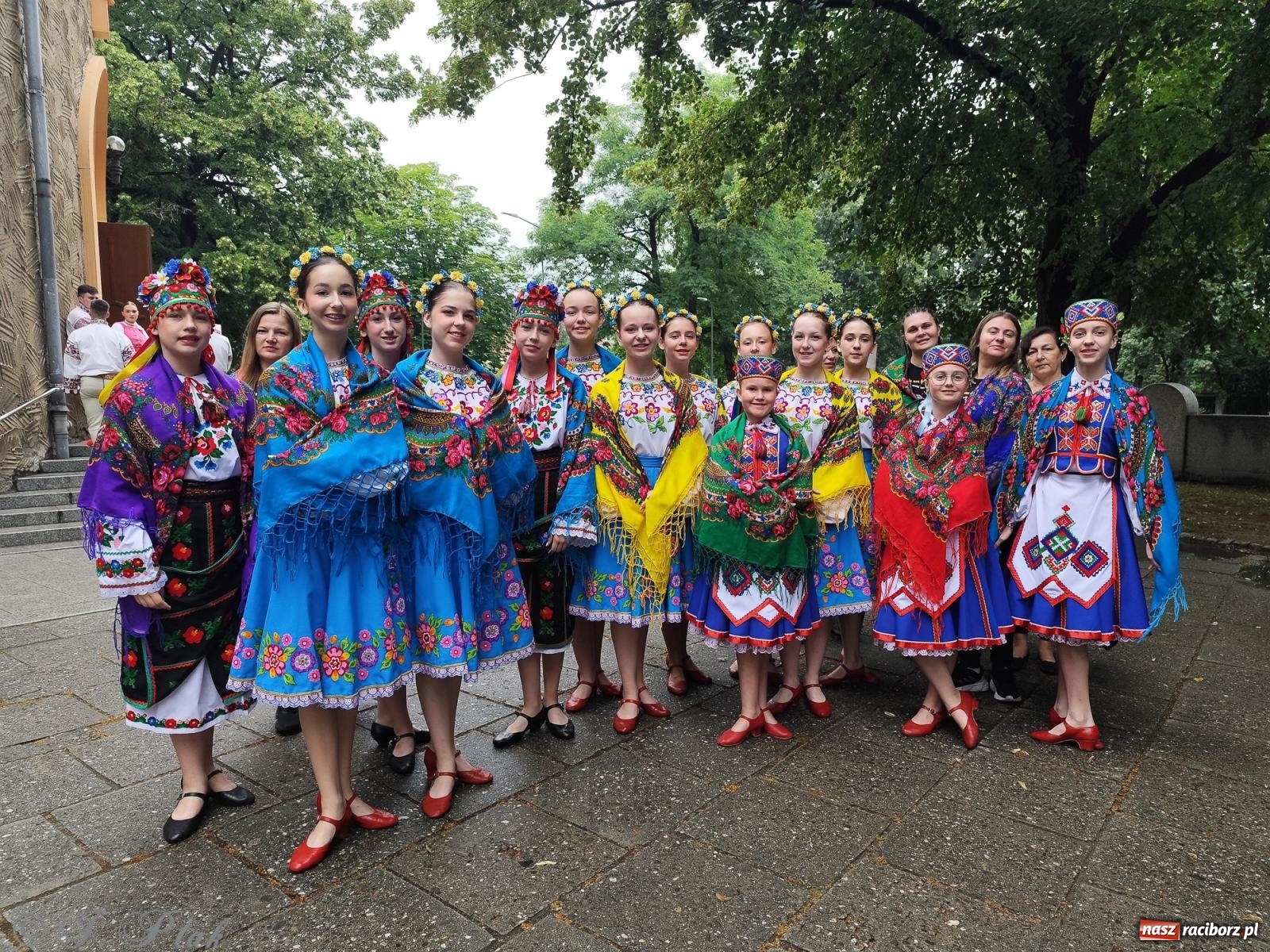 Zdjęcie w galerii na portalu naszraciborz.pl: W okrąglaku jak w Meksyku. Potomkowie Azteków w parafii NSPJ [FOTO i WIDEO] wiadomości z regionu