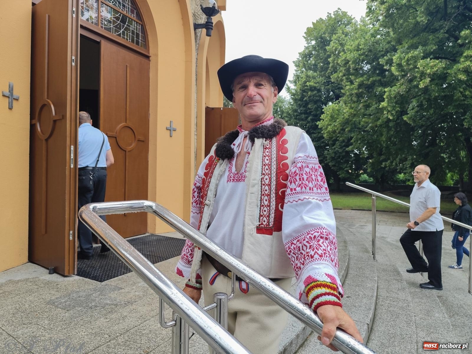 Zdjęcie w galerii na portalu naszraciborz.pl: W okrąglaku jak w Meksyku. Potomkowie Azteków w parafii NSPJ [FOTO i WIDEO] wiadomości z regionu