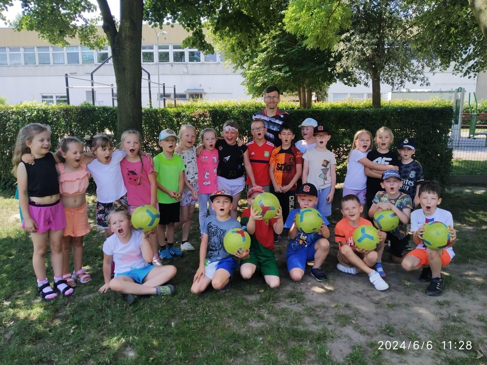 Zdjęcie w galerii na portalu naszraciborz.pl: Raciborskie przedszkolaki trenowały z Akademią United wiadomości z regionu