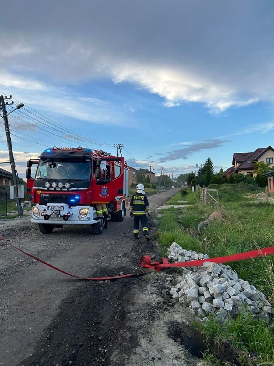 Zdjęcie w galerii na portalu naszraciborz.pl: Dwie strażackie interwencje w Żytnej. Pożar trawy na nieużytkach wiadomości z regionu