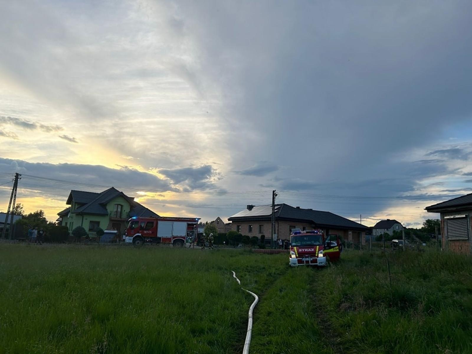 Zdjęcie w galerii na portalu naszraciborz.pl: Dwie strażackie interwencje w Żytnej. Pożar trawy na nieużytkach wiadomości z regionu