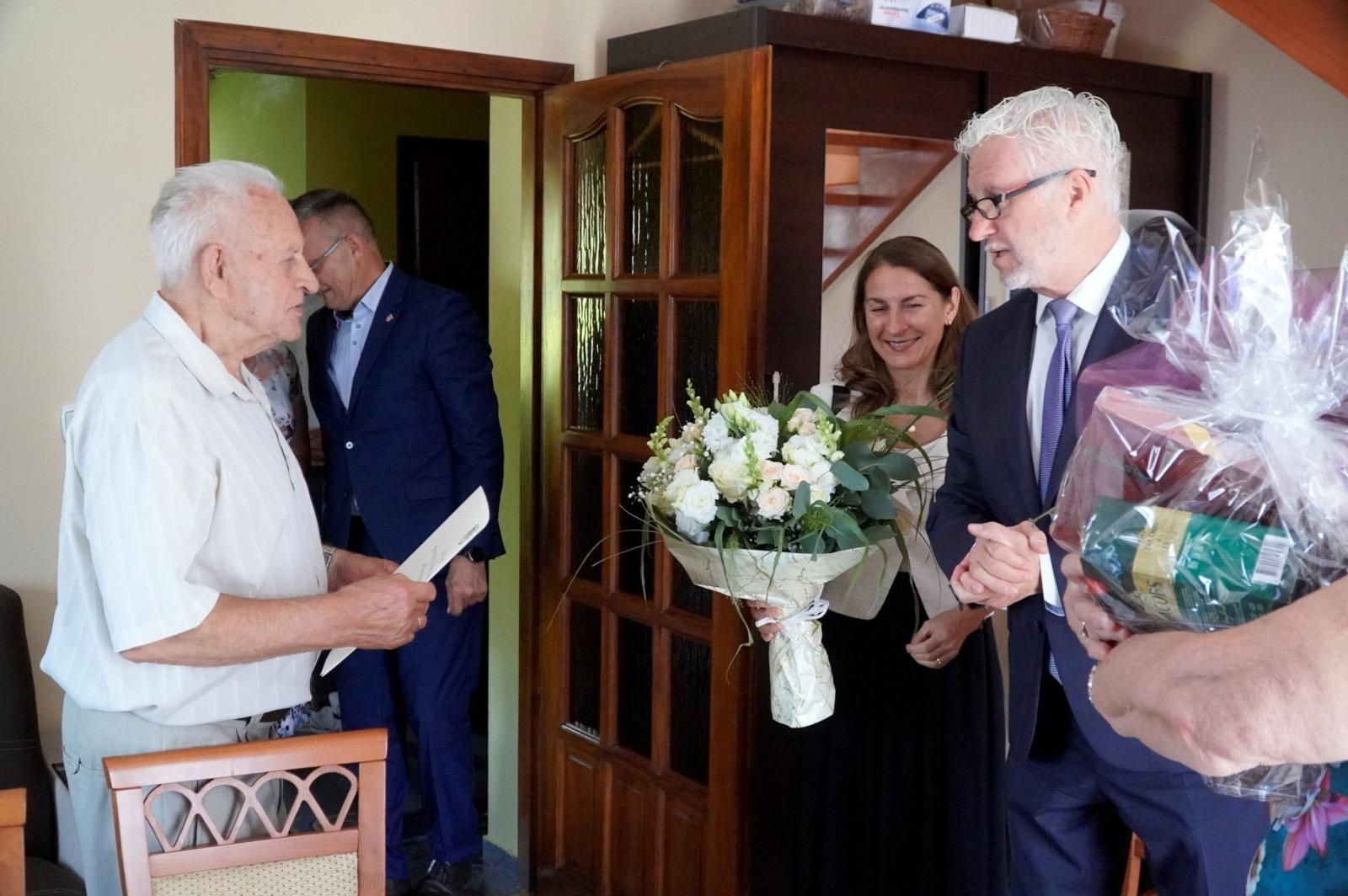 Zdjęcie w galerii na portalu naszraciborz.pl: Diamentowe gody państwa Arendarskich - babci i dziadka Justyny Święty-Ersetic wiadomości z regionu