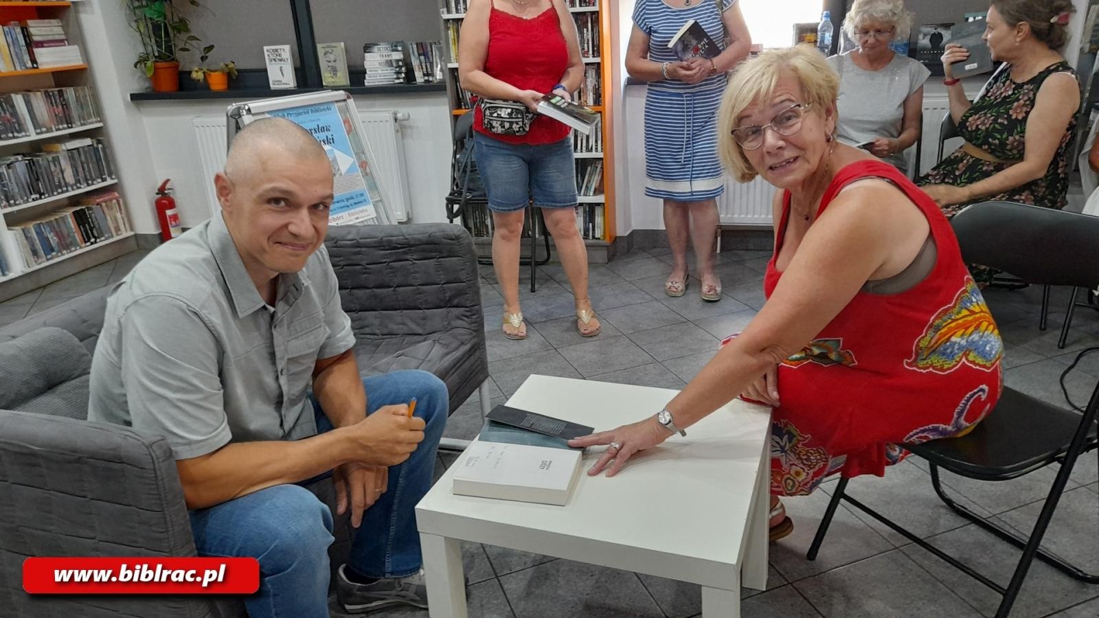 Zdjęcie w galerii na portalu naszraciborz.pl: Wiele pasji, jeden człowiek. Przemysław Wilczyński w bibliotece na Ostrogu wiadomości z regionu