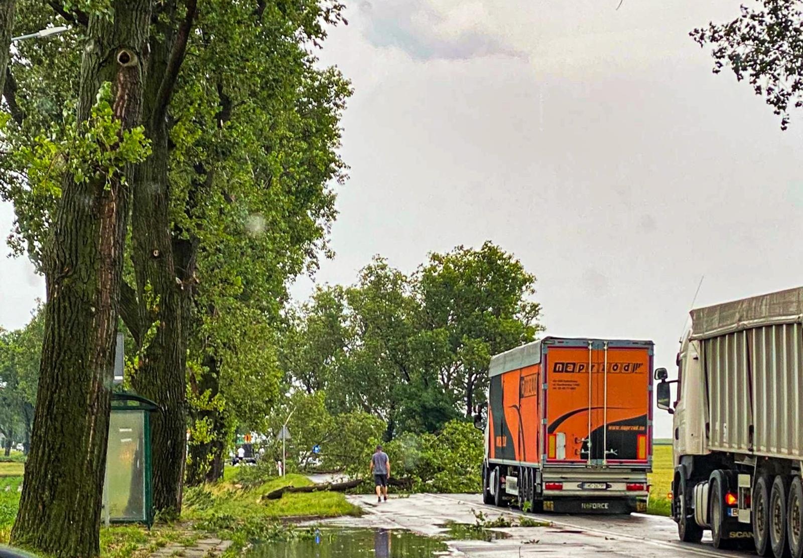 Zdjęcie w galerii na portalu naszraciborz.pl: W komendzie straży pożarnej zebrał się sztab kryzysowy wiadomości z regionu