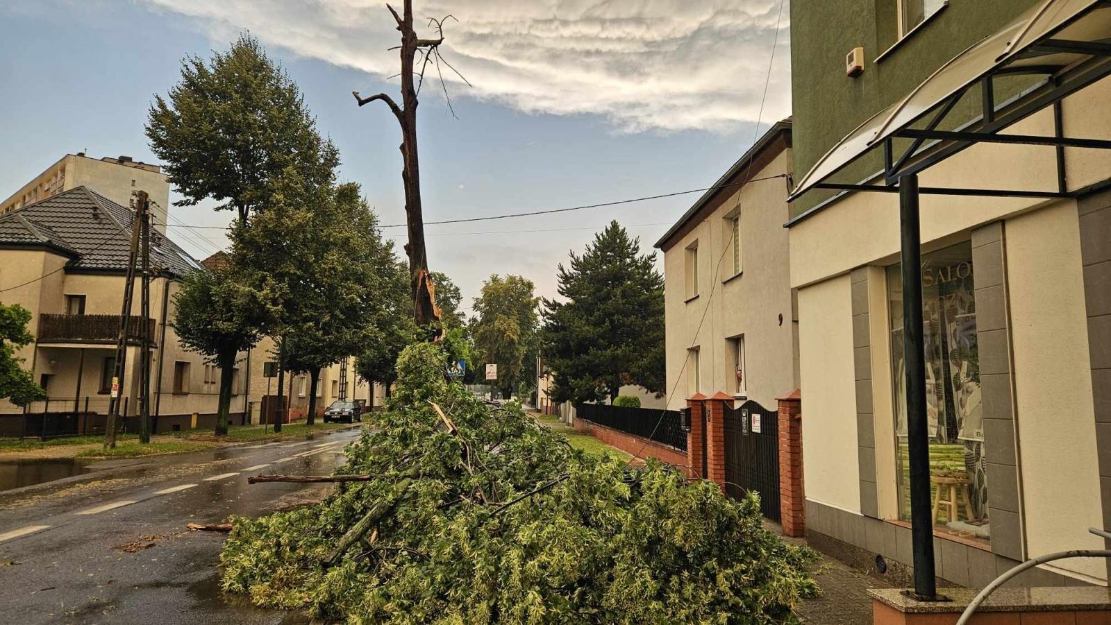 Zdjęcie w galerii na portalu naszraciborz.pl: W komendzie straży pożarnej zebrał się sztab kryzysowy wiadomości z regionu
