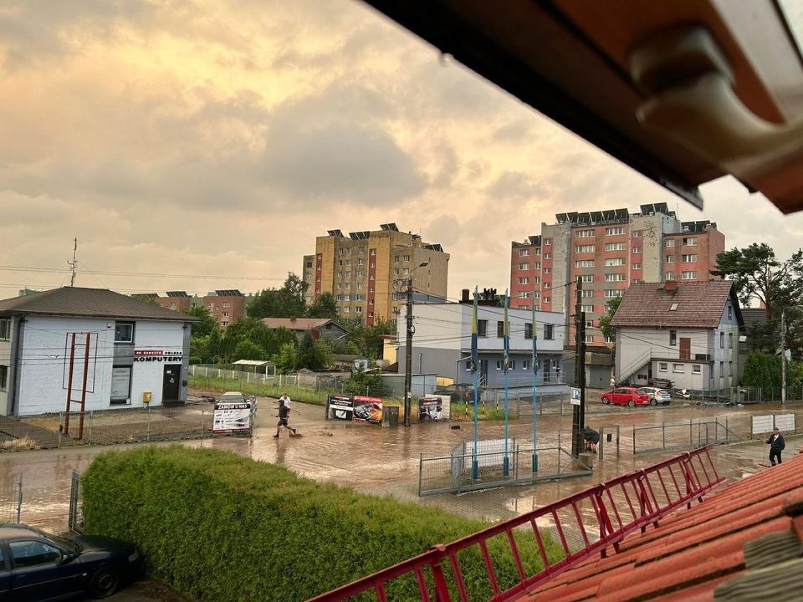 Zdjęcie w galerii na portalu naszraciborz.pl: W komendzie straży pożarnej zebrał się sztab kryzysowy wiadomości z regionu