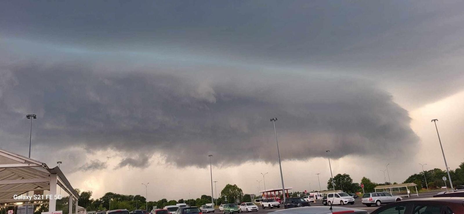 Zdjęcie w galerii na portalu naszraciborz.pl: W komendzie straży pożarnej zebrał się sztab kryzysowy wiadomości z regionu