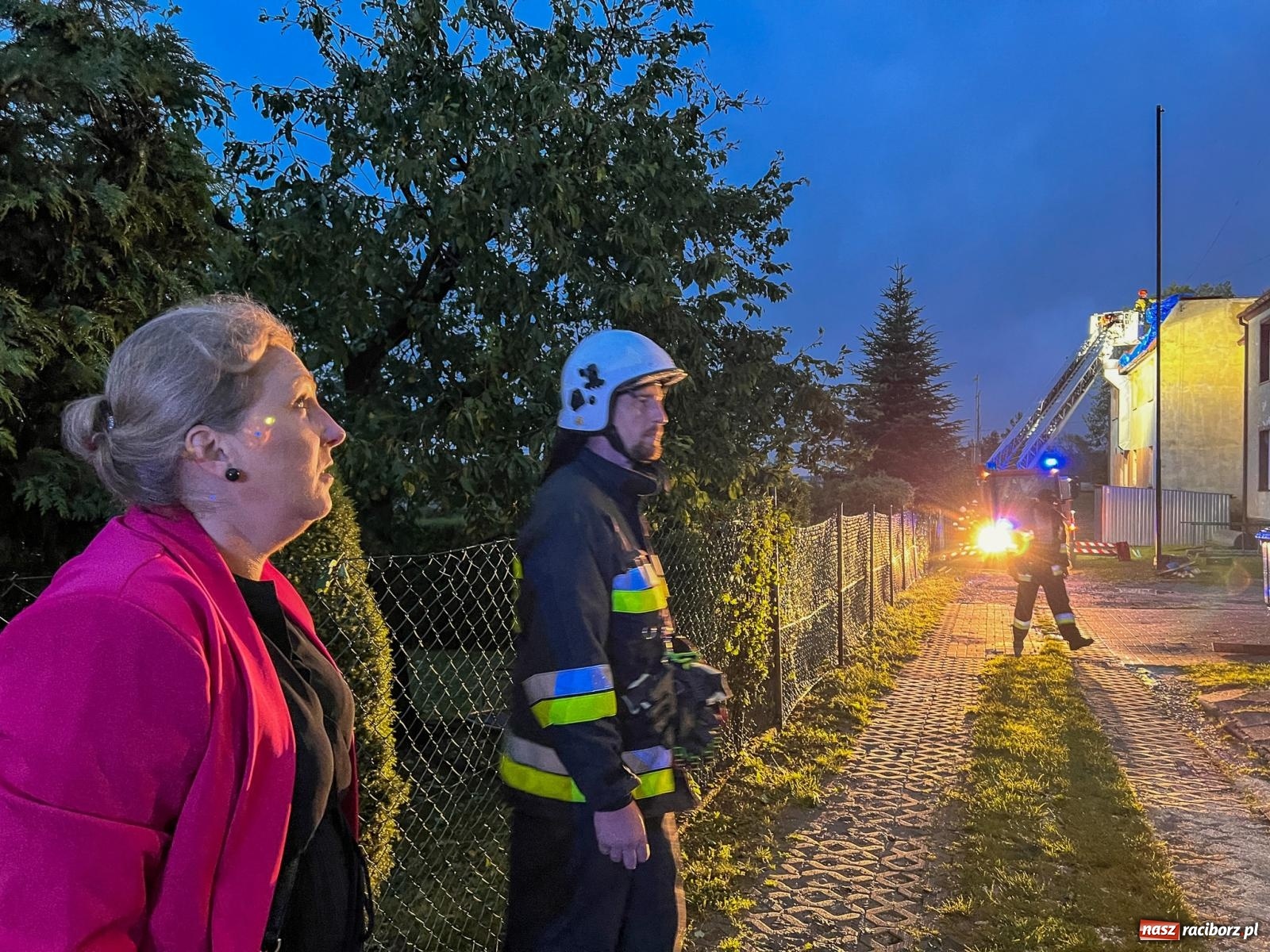 Zdjęcie w galerii na portalu naszraciborz.pl: Grad zdewastował elewacje domów i szkoły w Markowicach [FOTO] wiadomości z regionu