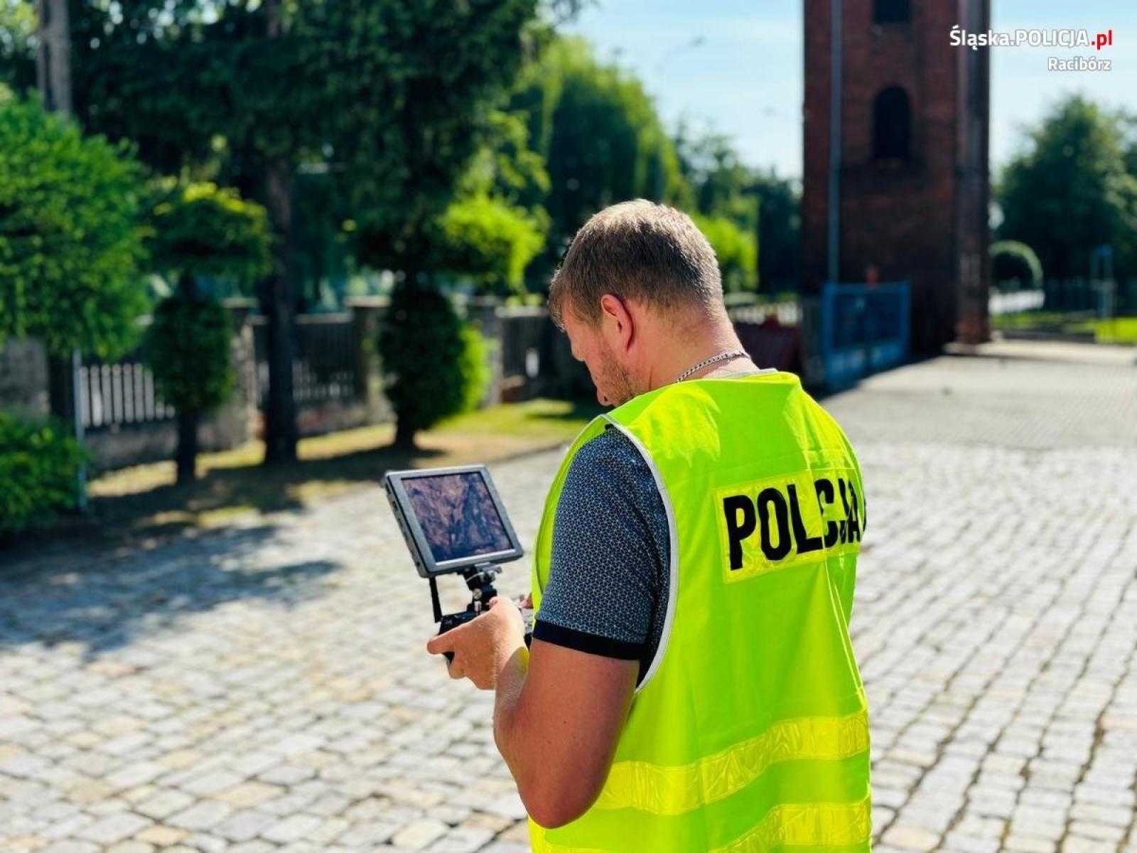 Zdjęcie w galerii na portalu naszraciborz.pl: Raciborska policja prowadziła akcję z użyciem drona [WIDEO] wiadomości z regionu