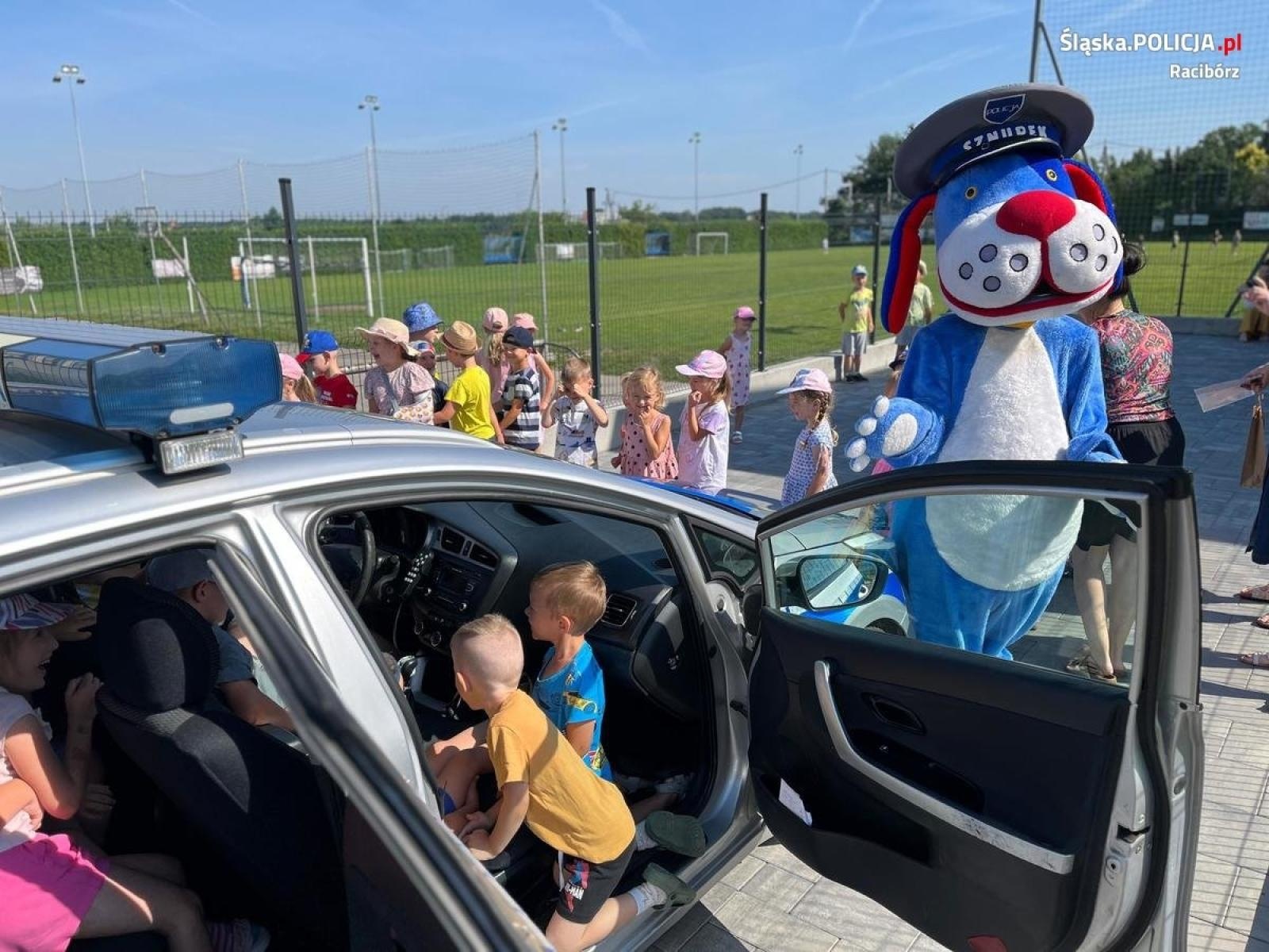 Zdjęcie w galerii na portalu naszraciborz.pl: Policjant i Sznupek z wizytą u przedszkolaków w Markowicach wiadomości z regionu