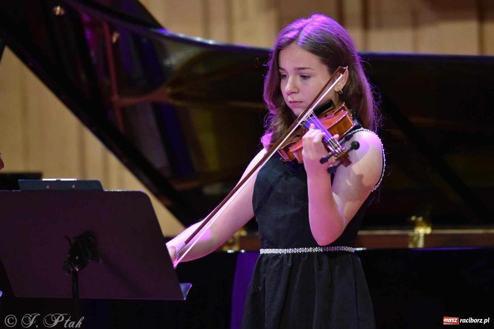 Zdjęcie w galerii na portalu naszraciborz.pl: Koncert absolwentów raciborskiej szkoły muzycznej wiadomości z regionu