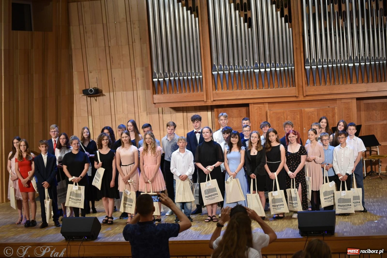 Zdjęcie w galerii na portalu naszraciborz.pl: Koncert absolwentów raciborskiej szkoły muzycznej wiadomości z regionu