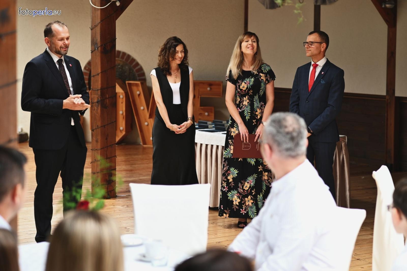 Zdjęcie w galerii na portalu naszraciborz.pl: Burmistrz Krzanowic uhonorował prymusów wiadomości z regionu