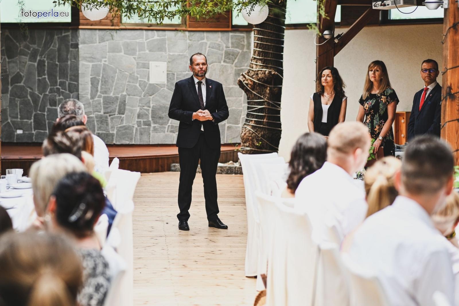 Zdjęcie w galerii na portalu naszraciborz.pl: Burmistrz Krzanowic uhonorował prymusów wiadomości z regionu