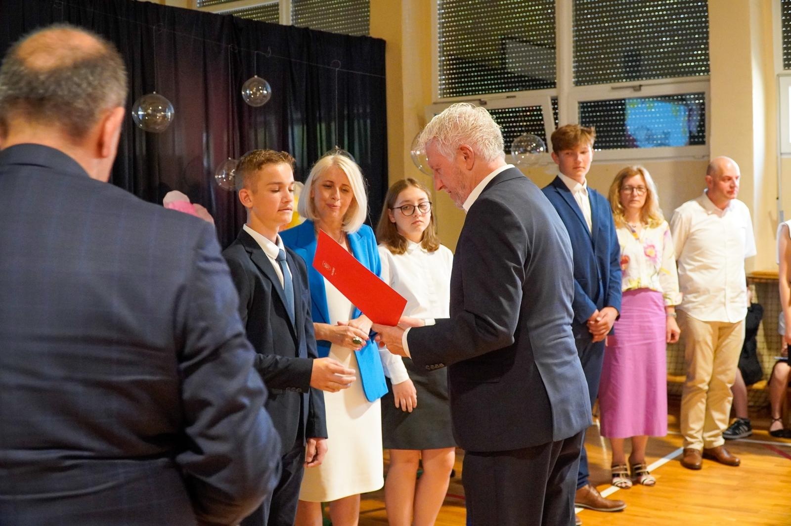 Zdjęcie w galerii na portalu naszraciborz.pl: Powiatowe i miejskie zakończenie roku szkolnego. Mamy już wakacje 2024 [FOTO i WIDEO] wiadomości z regionu