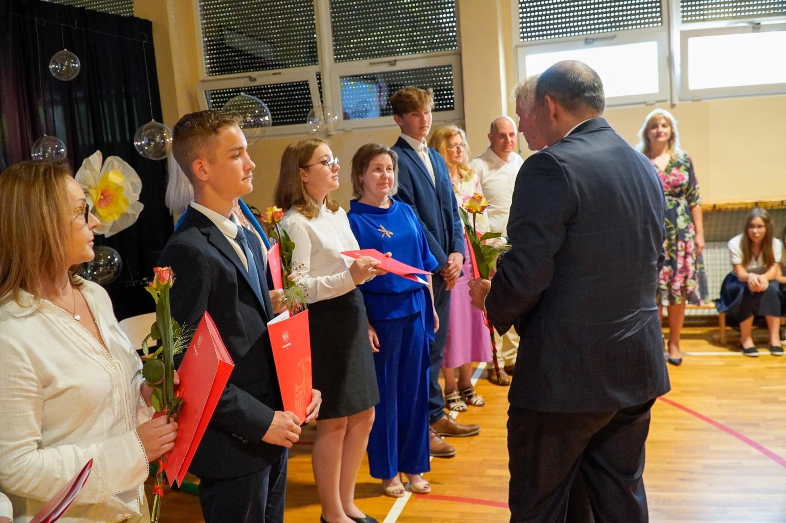 Zdjęcie w galerii na portalu naszraciborz.pl: Powiatowe i miejskie zakończenie roku szkolnego. Mamy już wakacje 2024 [FOTO i WIDEO] wiadomości z regionu