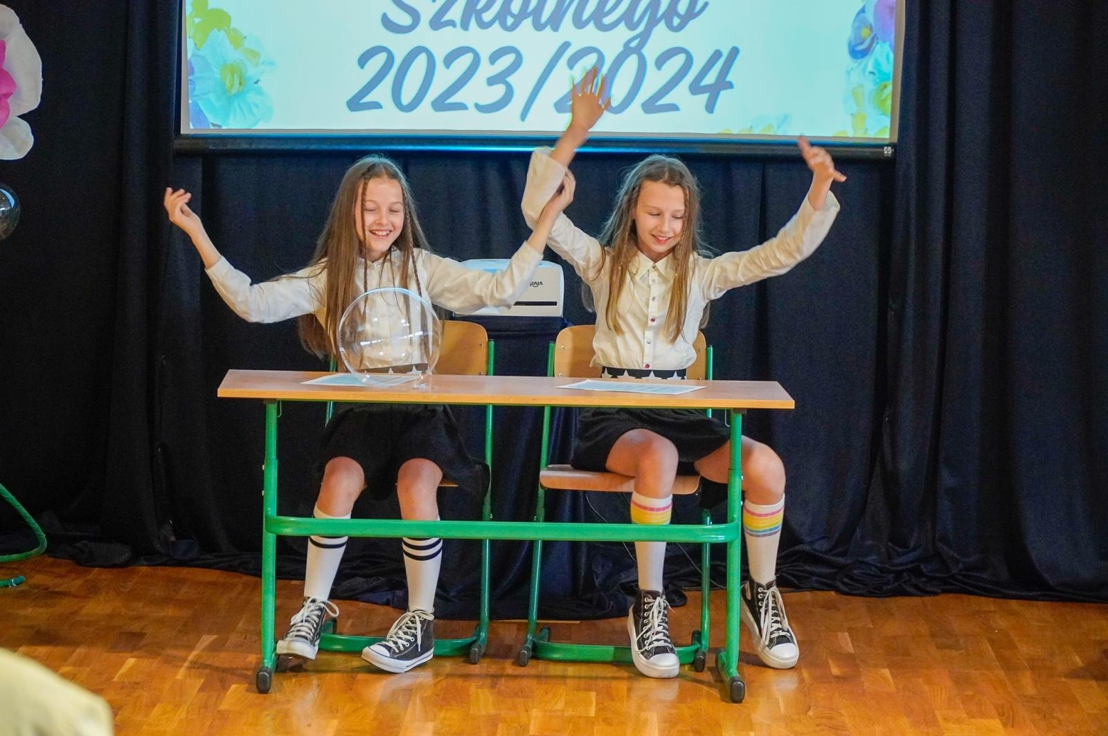 Zdjęcie w galerii na portalu naszraciborz.pl: Powiatowe i miejskie zakończenie roku szkolnego. Mamy już wakacje 2024 [FOTO i WIDEO] wiadomości z regionu