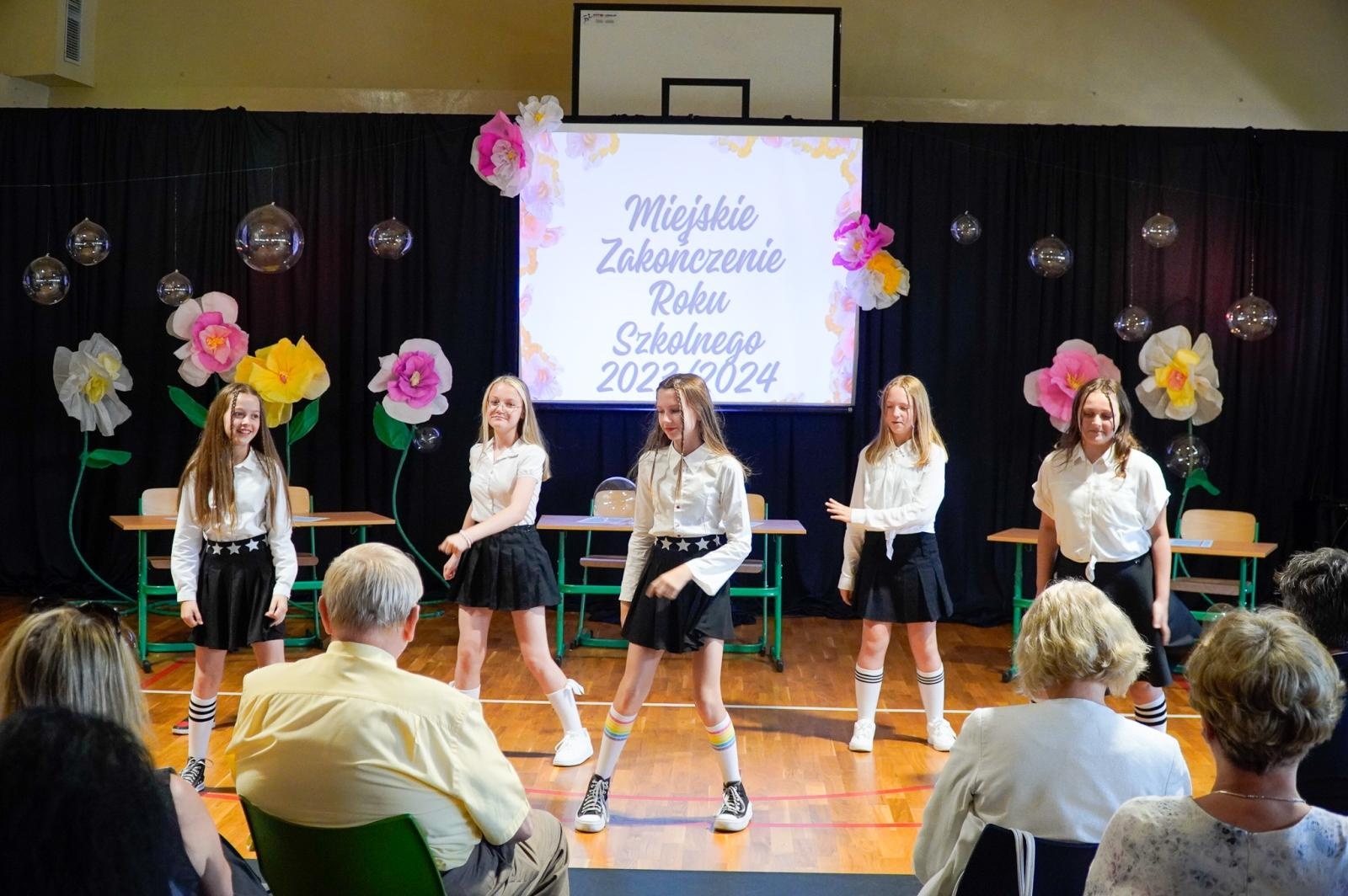 Zdjęcie w galerii na portalu naszraciborz.pl: Powiatowe i miejskie zakończenie roku szkolnego. Mamy już wakacje 2024 [FOTO i WIDEO] wiadomości z regionu