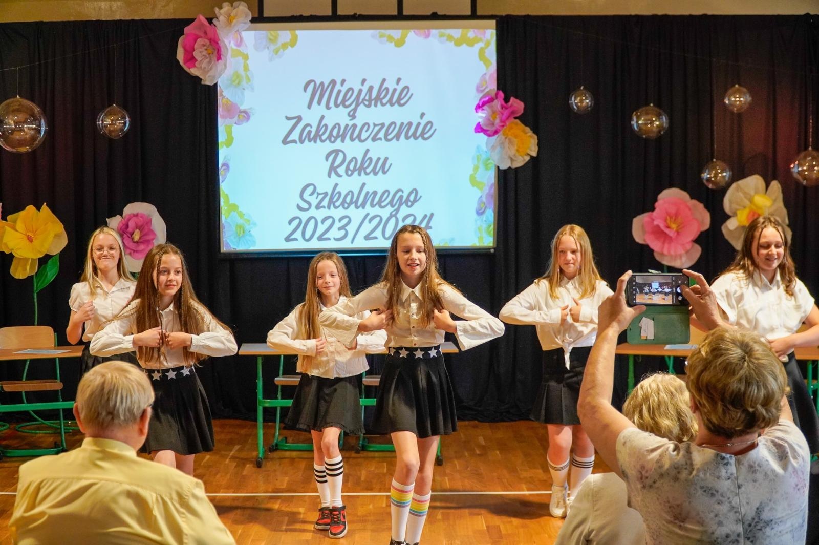 Zdjęcie w galerii na portalu naszraciborz.pl: Powiatowe i miejskie zakończenie roku szkolnego. Mamy już wakacje 2024 [FOTO i WIDEO] wiadomości z regionu