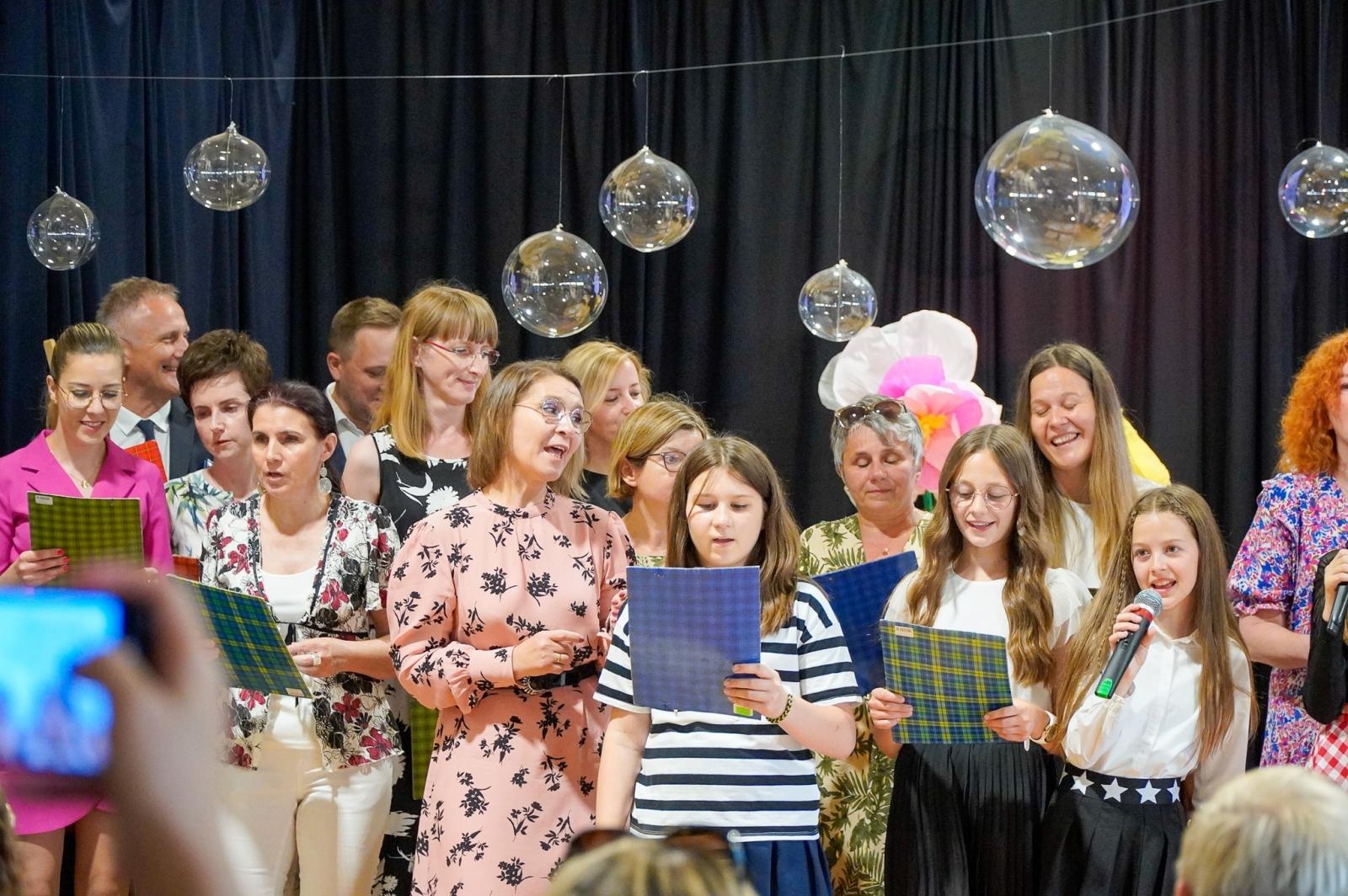 Zdjęcie w galerii na portalu naszraciborz.pl: Powiatowe i miejskie zakończenie roku szkolnego. Mamy już wakacje 2024 [FOTO i WIDEO] wiadomości z regionu