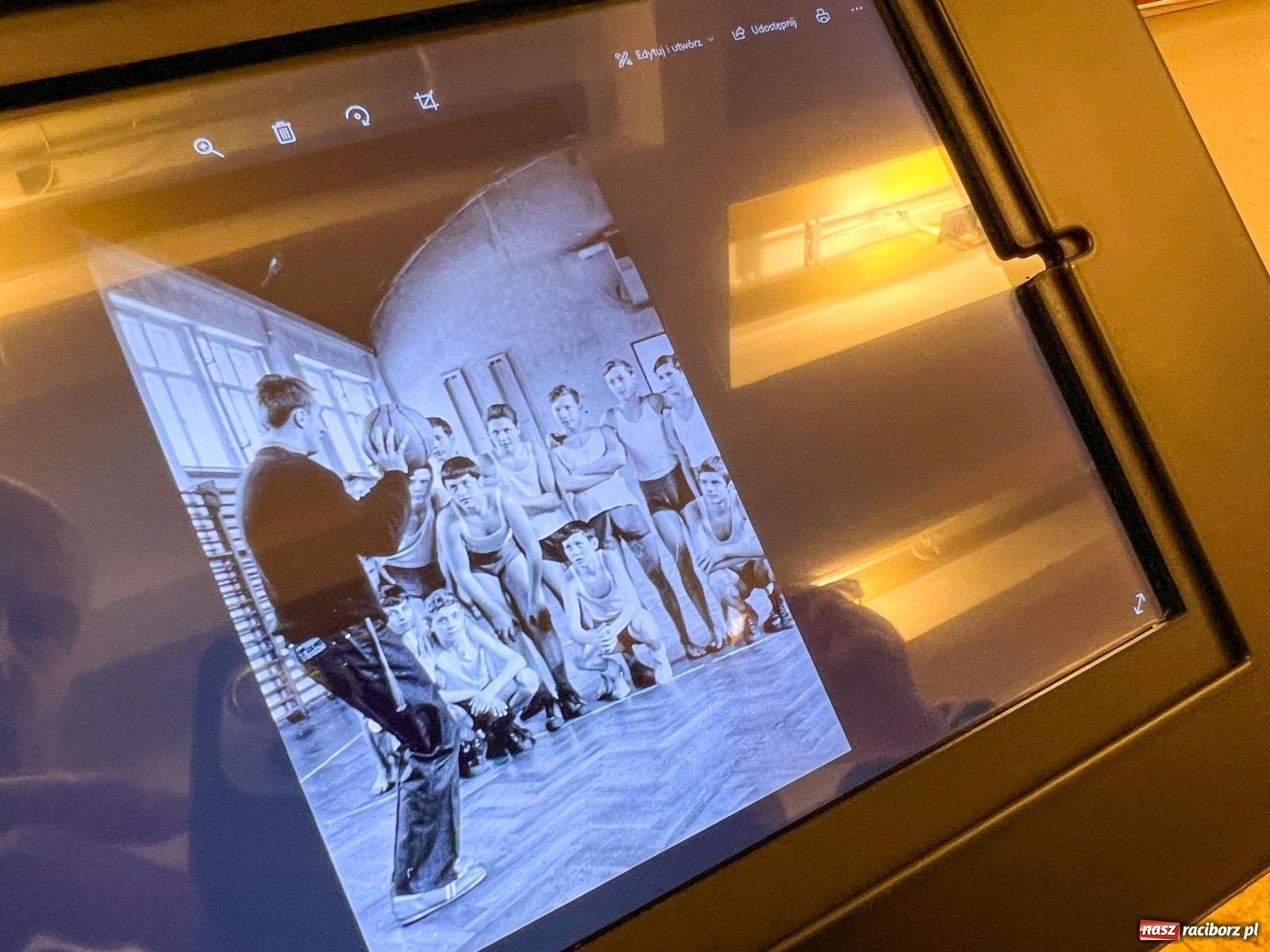 Zdjęcie w galerii na portalu naszraciborz.pl: Raciborski PRL na zdjęciach Jerzego Reżnego. Wystawa, którą trzeba zobaczyć wiadomości z regionu