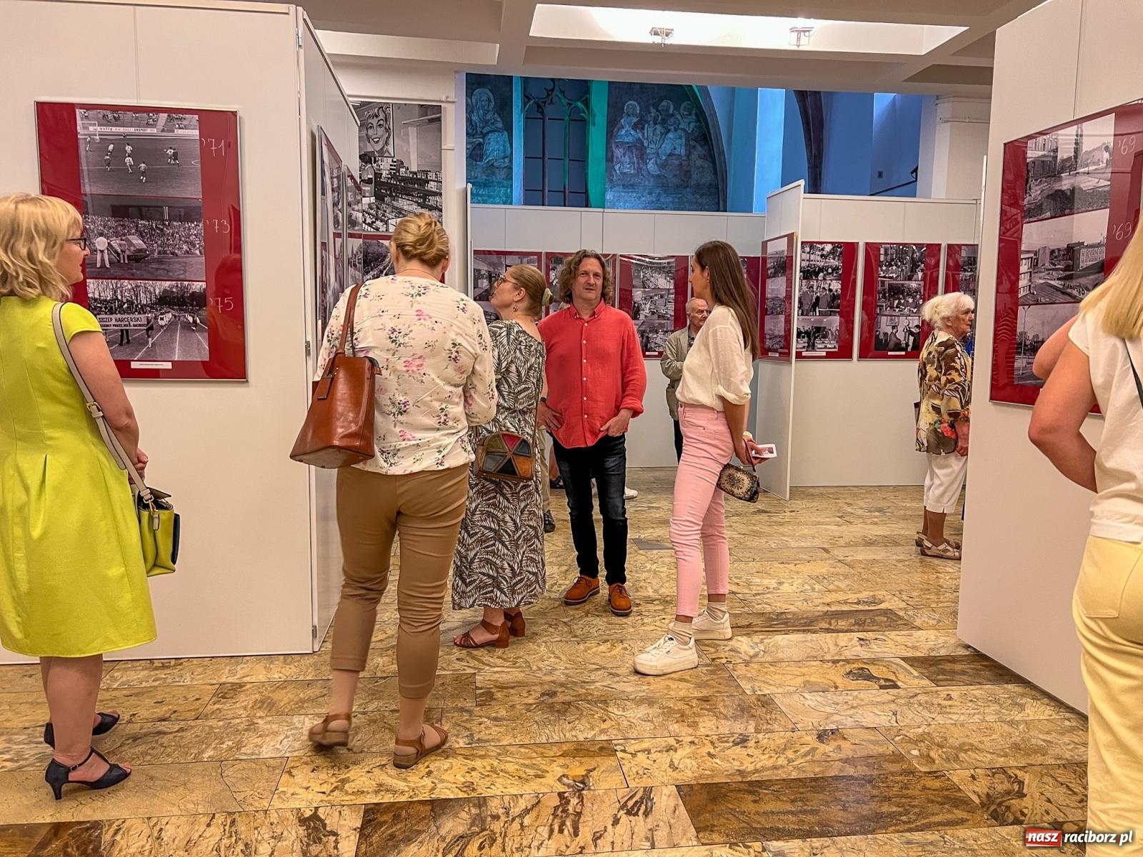 Zdjęcie w galerii na portalu naszraciborz.pl: Raciborski PRL na zdjęciach Jerzego Reżnego. Wystawa, którą trzeba zobaczyć wiadomości z regionu