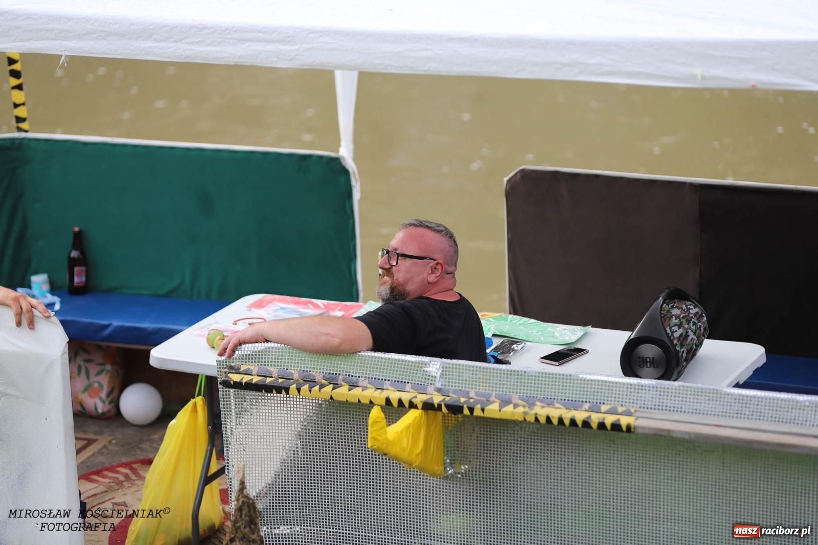 Zdjęcie w galerii na portalu naszraciborz.pl: W piątek na Odrze w Raciborzu zwodowano pierwsze jednostki wiadomości z regionu