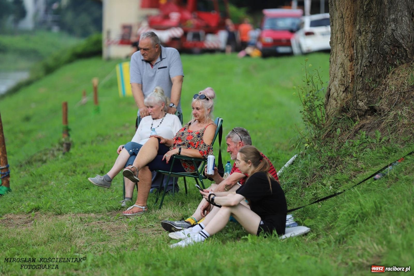 Zdjęcie w galerii na portalu naszraciborz.pl: W piątek na Odrze w Raciborzu zwodowano pierwsze jednostki wiadomości z regionu