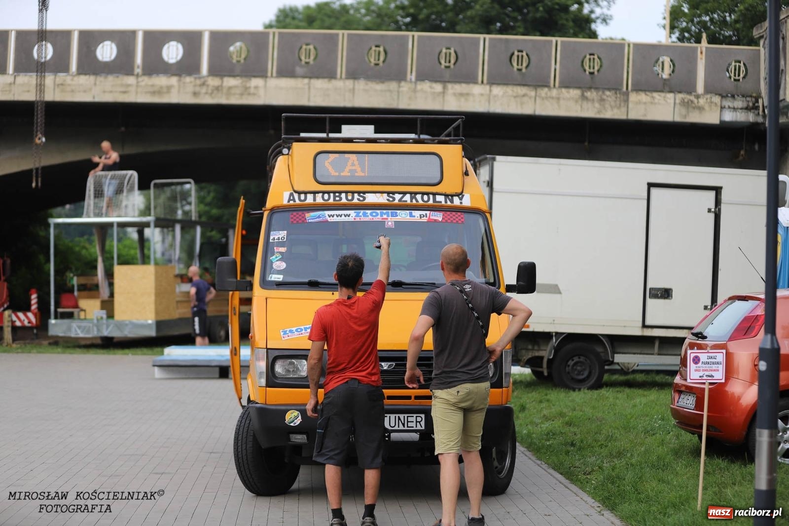 Zdjęcie w galerii na portalu naszraciborz.pl: W piątek na Odrze w Raciborzu zwodowano pierwsze jednostki wiadomości z regionu