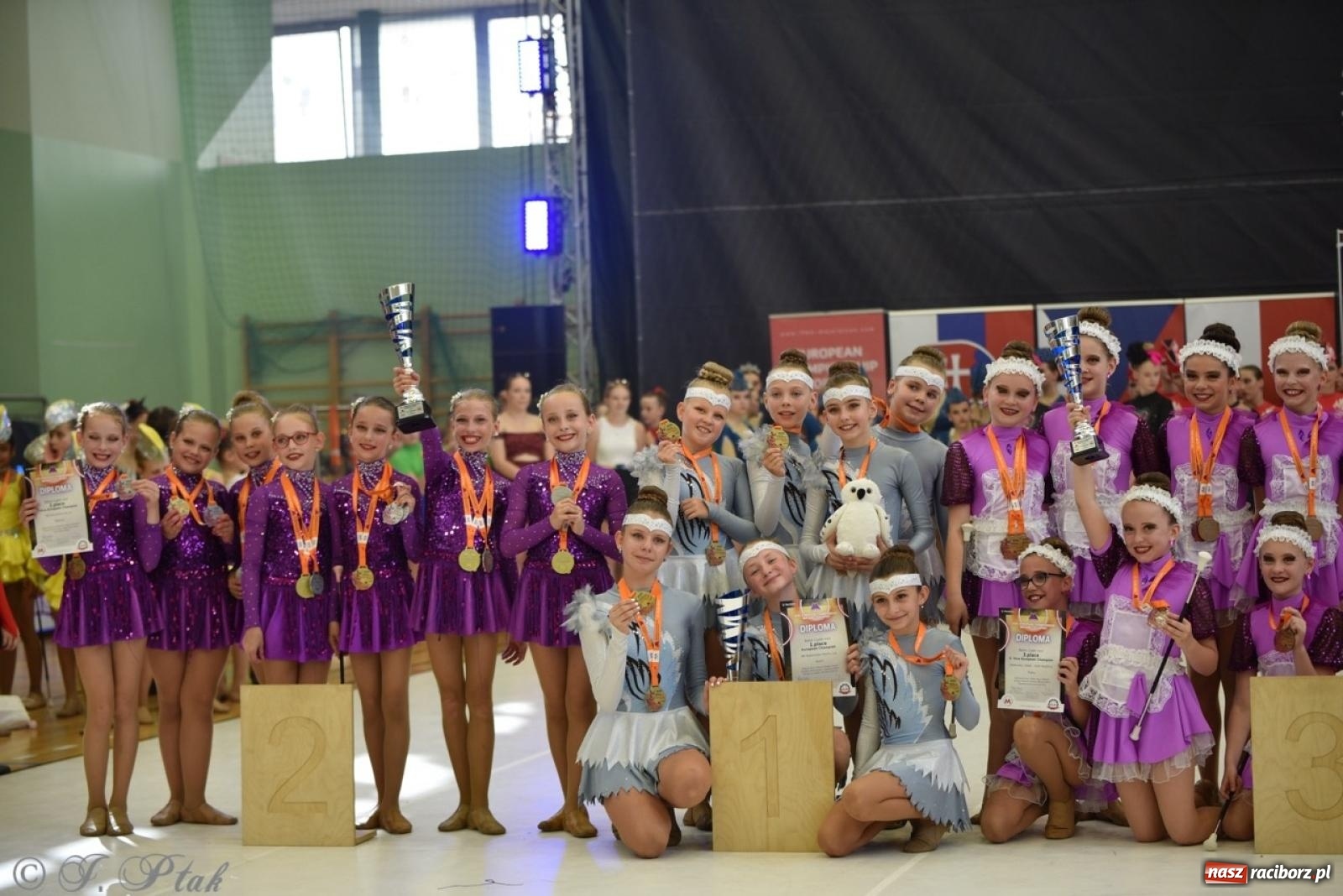 Zdjęcie w galerii na portalu naszraciborz.pl: Racibórz gospodarzem 17. Mistrzostw Europy Mażoretek [FOTO] wiadomości z regionu