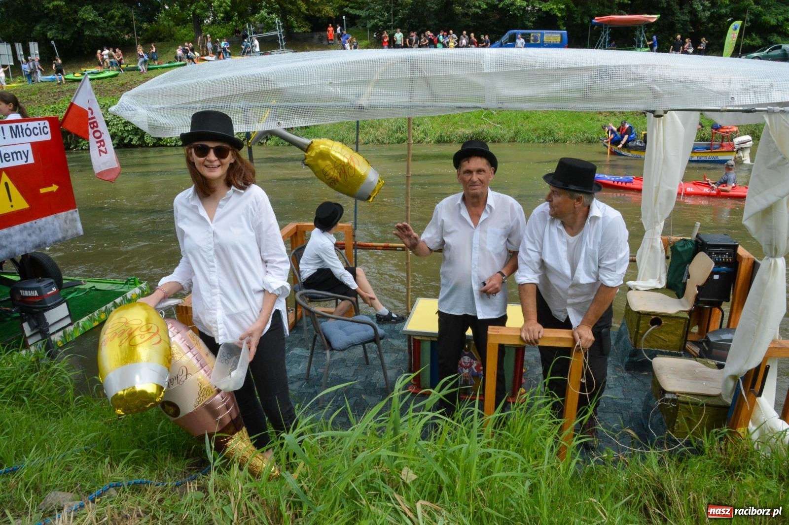 Zdjęcie w galerii na portalu naszraciborz.pl: Panny młode, Indianie i drużyna Shreka. 25. Pływadło w drodze do Koźla [FOTO i WIDEO] wiadomości z regionu