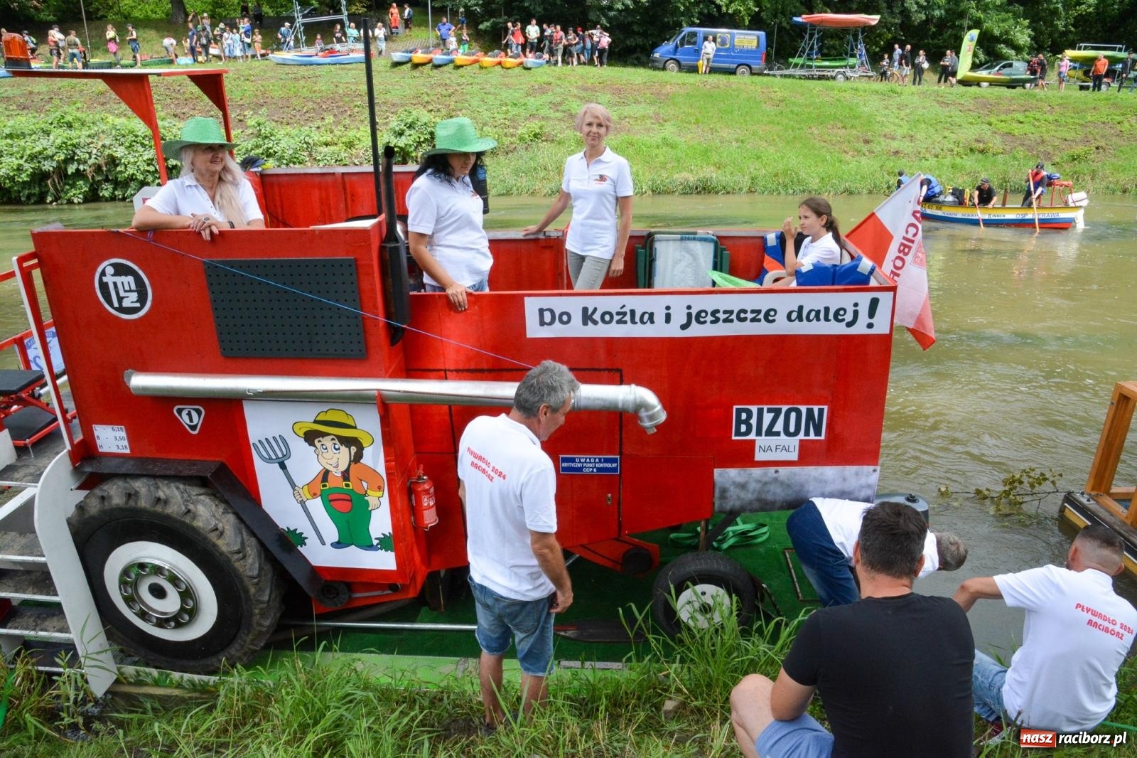 Zdjęcie w galerii na portalu naszraciborz.pl: Panny młode, Indianie i drużyna Shreka. 25. Pływadło w drodze do Koźla [FOTO i WIDEO] wiadomości z regionu
