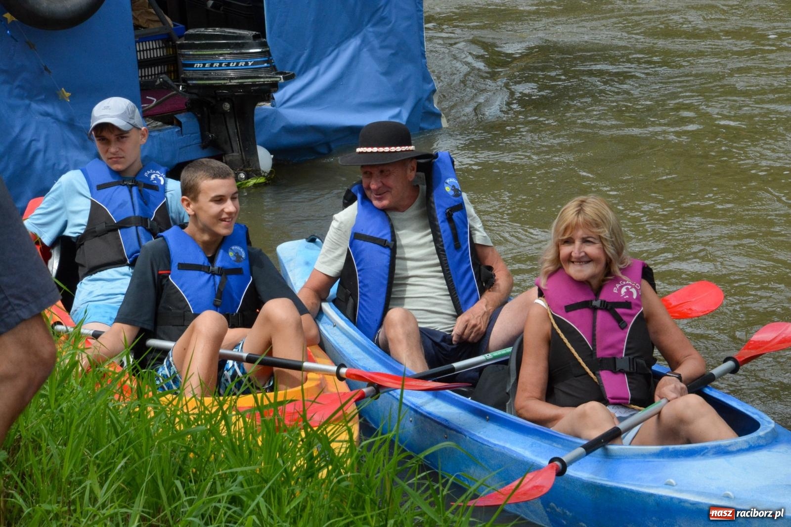Zdjęcie w galerii na portalu naszraciborz.pl: Panny młode, Indianie i drużyna Shreka. 25. Pływadło w drodze do Koźla [FOTO i WIDEO] wiadomości z regionu