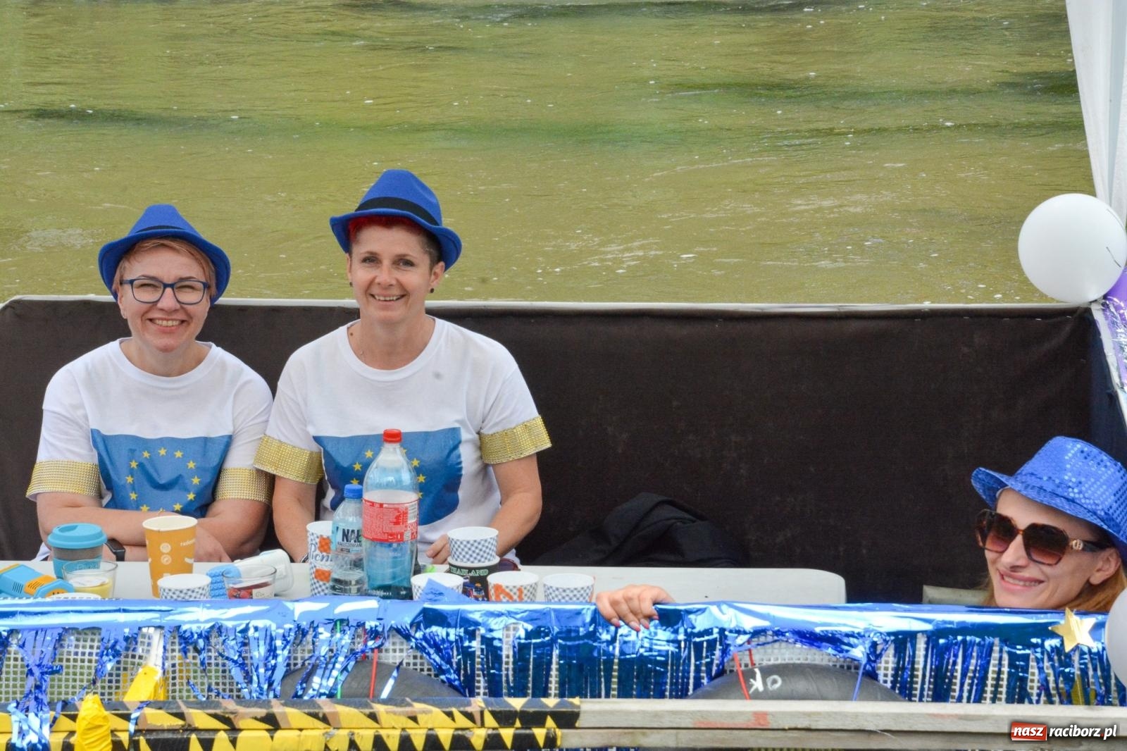 Zdjęcie w galerii na portalu naszraciborz.pl: Panny młode, Indianie i drużyna Shreka. 25. Pływadło w drodze do Koźla [FOTO i WIDEO] wiadomości z regionu