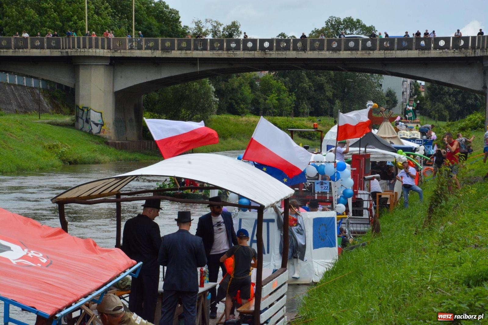 Zdjęcie w galerii na portalu naszraciborz.pl: Panny młode, Indianie i drużyna Shreka. 25. Pływadło w drodze do Koźla [FOTO i WIDEO] wiadomości z regionu