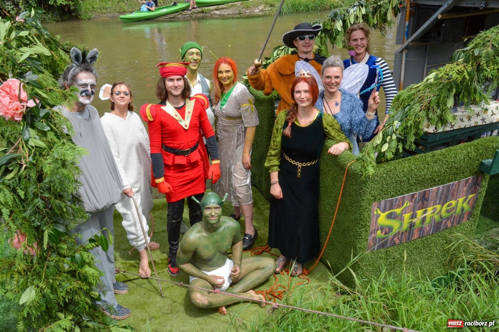 Zdjęcie w galerii na portalu naszraciborz.pl: Panny młode, Indianie i drużyna Shreka. 25. Pływadło w drodze do Koźla [FOTO i WIDEO] wiadomości z regionu