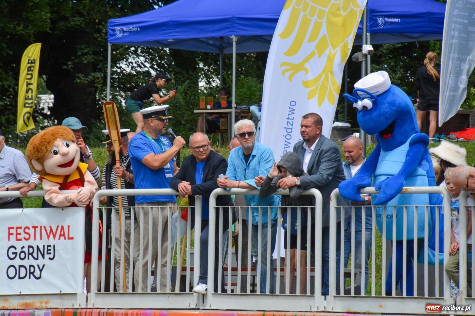 Zdjęcie w galerii na portalu naszraciborz.pl: Panny młode, Indianie i drużyna Shreka. 25. Pływadło w drodze do Koźla [FOTO i WIDEO] wiadomości z regionu