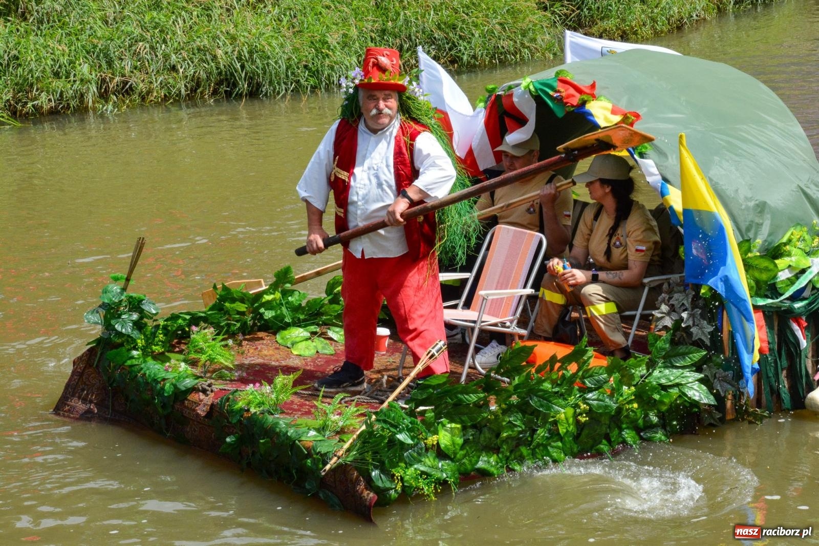 Zdjęcie w galerii na portalu naszraciborz.pl: Panny młode, Indianie i drużyna Shreka. 25. Pływadło w drodze do Koźla [FOTO i WIDEO] wiadomości z regionu