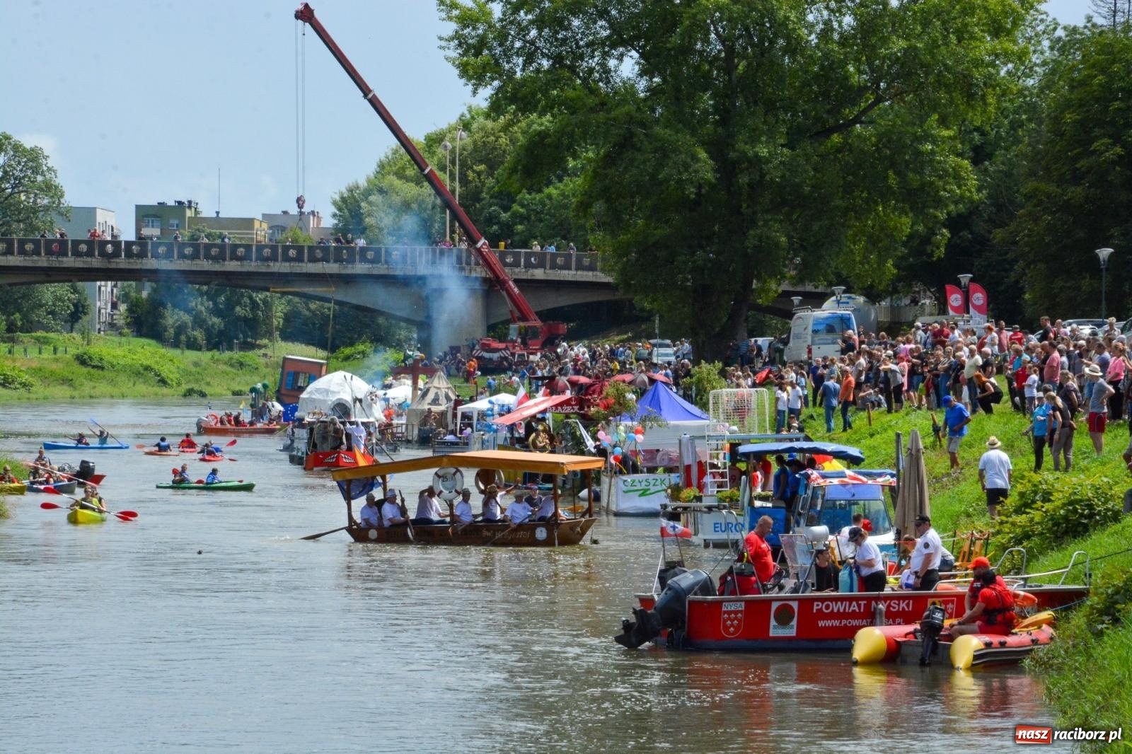 Zdjęcie w galerii na portalu naszraciborz.pl: Panny młode, Indianie i drużyna Shreka. 25. Pływadło w drodze do Koźla [FOTO i WIDEO] wiadomości z regionu
