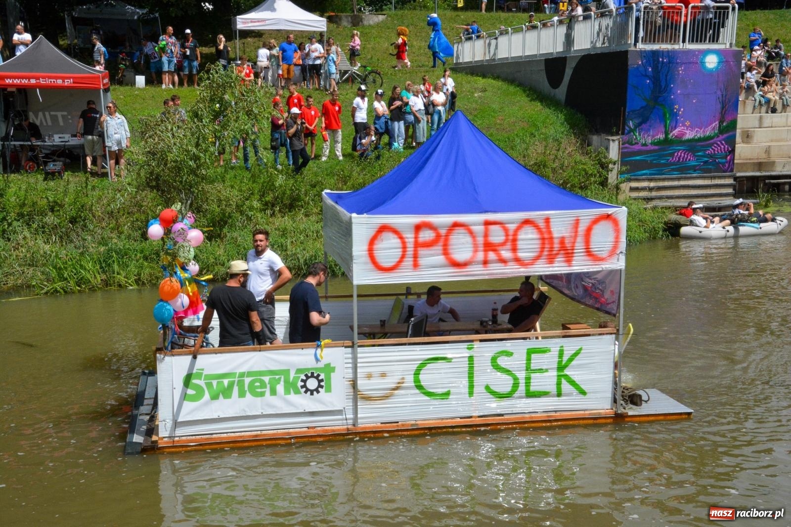 Zdjęcie w galerii na portalu naszraciborz.pl: Panny młode, Indianie i drużyna Shreka. 25. Pływadło w drodze do Koźla [FOTO i WIDEO] wiadomości z regionu
