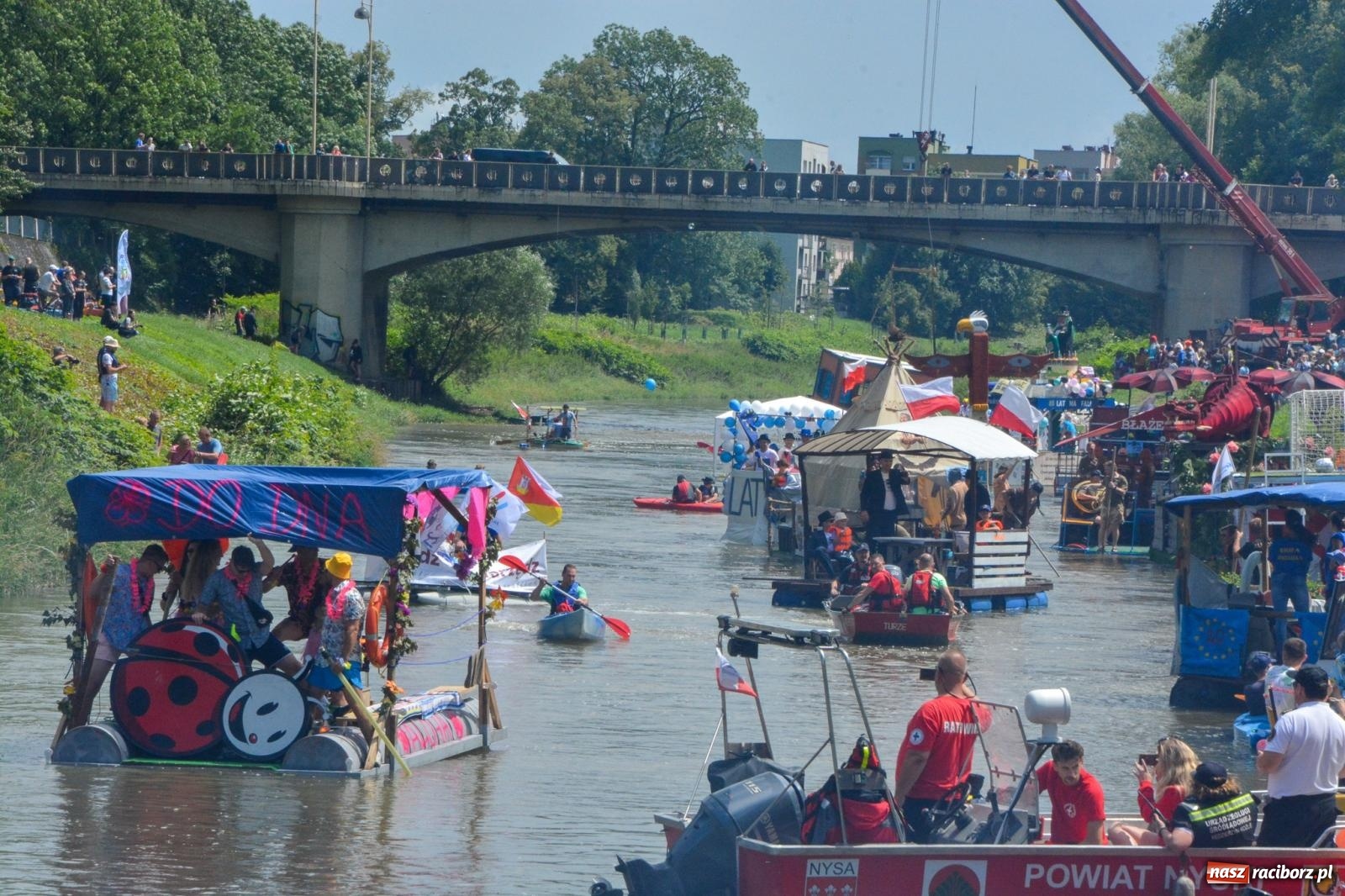 Zdjęcie w galerii na portalu naszraciborz.pl: Panny młode, Indianie i drużyna Shreka. 25. Pływadło w drodze do Koźla [FOTO i WIDEO] wiadomości z regionu