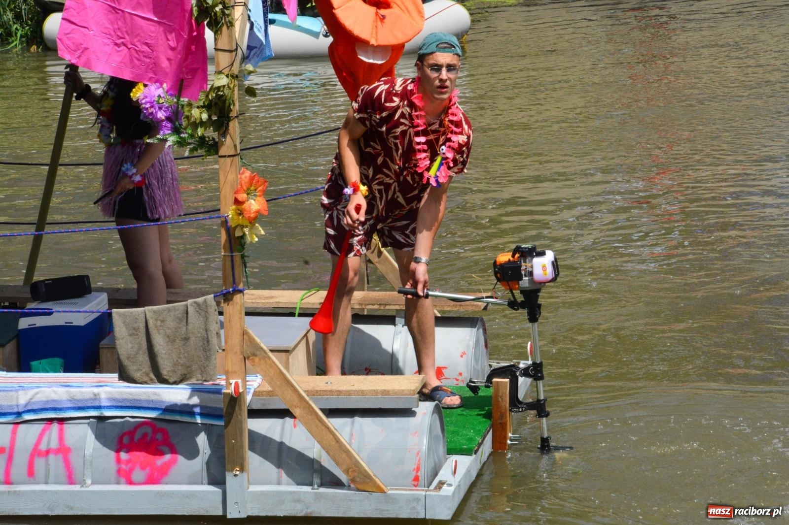 Zdjęcie w galerii na portalu naszraciborz.pl: Panny młode, Indianie i drużyna Shreka. 25. Pływadło w drodze do Koźla [FOTO i WIDEO] wiadomości z regionu