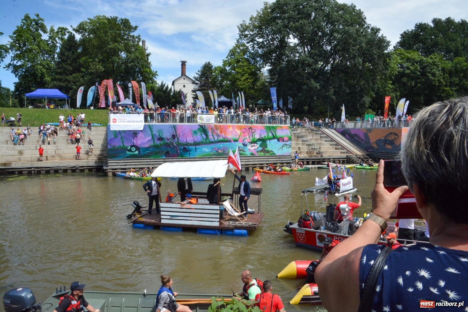 Zdjęcie w galerii na portalu naszraciborz.pl: Panny młode, Indianie i drużyna Shreka. 25. Pływadło w drodze do Koźla [FOTO i WIDEO] wiadomości z regionu