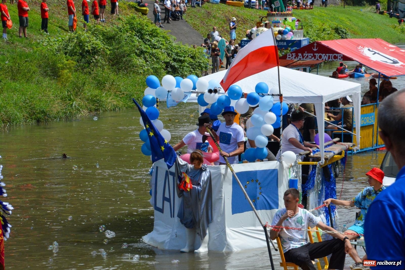 Zdjęcie w galerii na portalu naszraciborz.pl: Panny młode, Indianie i drużyna Shreka. 25. Pływadło w drodze do Koźla [FOTO i WIDEO] wiadomości z regionu