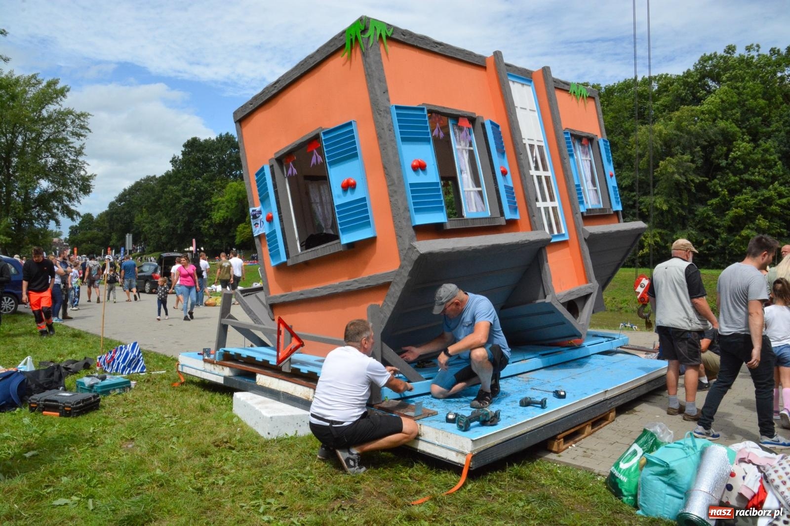 Zdjęcie w galerii na portalu naszraciborz.pl: Panny młode, Indianie i drużyna Shreka. 25. Pływadło w drodze do Koźla [FOTO i WIDEO] wiadomości z regionu